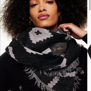 Aritzia Wilfred Diamond Mosaic Scarf